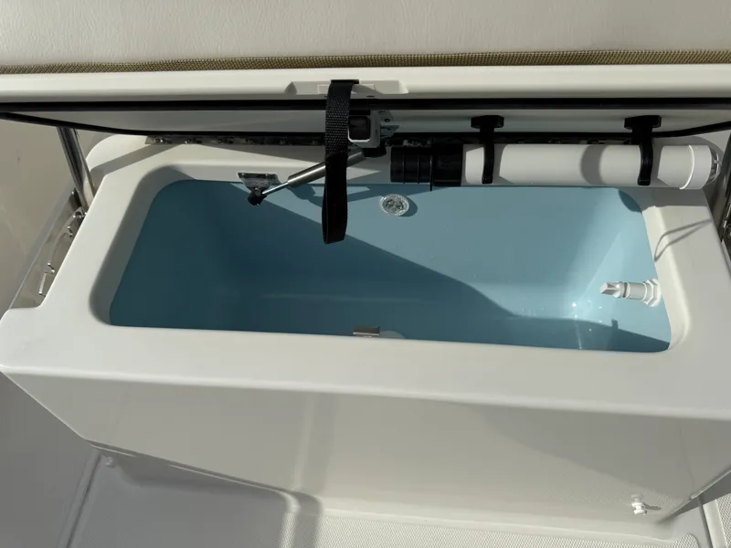 Slide: The Image of Boston Whaler 170 Montauk 2026 - 7