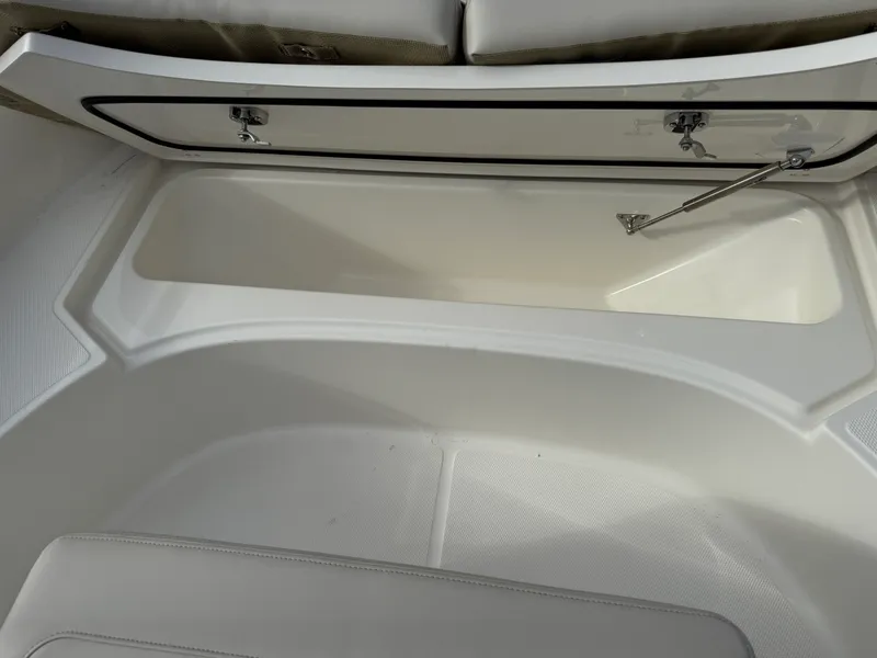 Slide: The Image of Boston Whaler 170 Montauk 2026 - 8