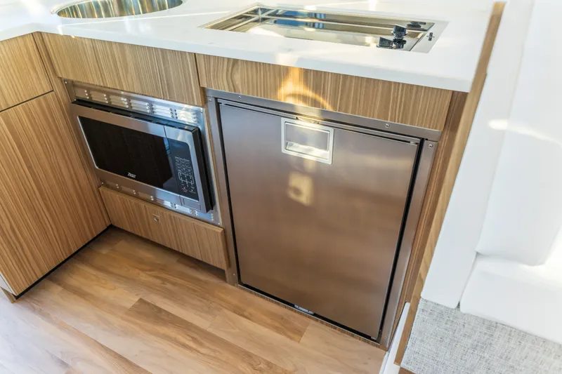 Slide: The Image of Cruisers Yachts 42 Cantius 2024 - 21