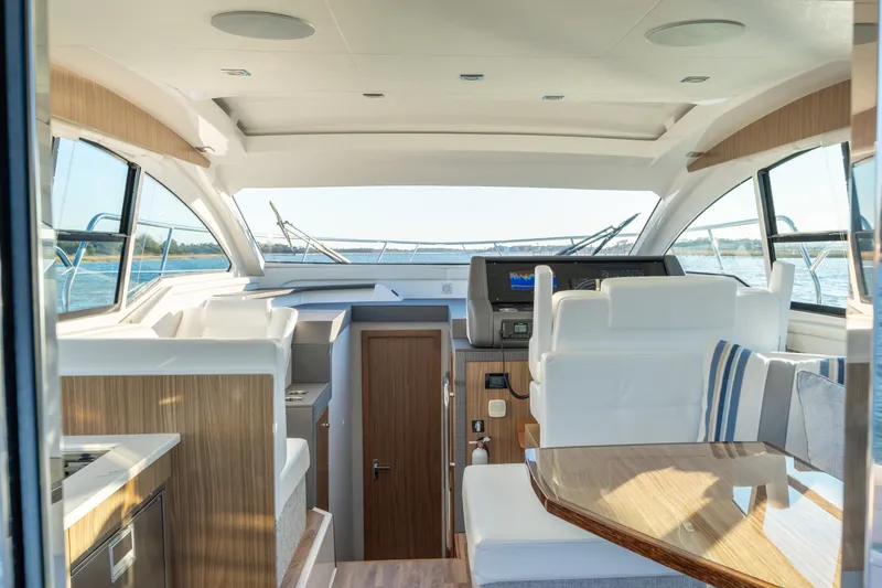 Slide: The Image of Cruisers Yachts 42 Cantius 2024 - 23