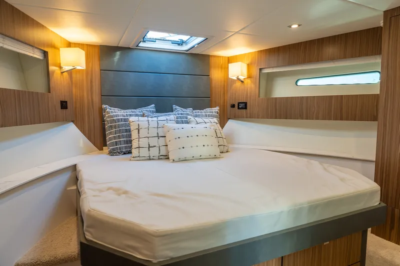 Slide: The Image of Cruisers Yachts 42 Cantius 2024 - 30