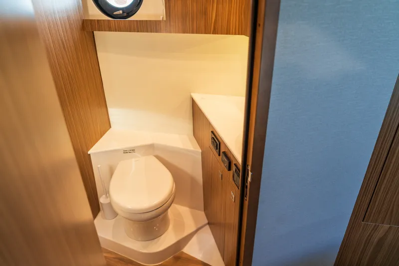 Slide: The Image of Cruisers Yachts 42 Cantius 2024 - 35