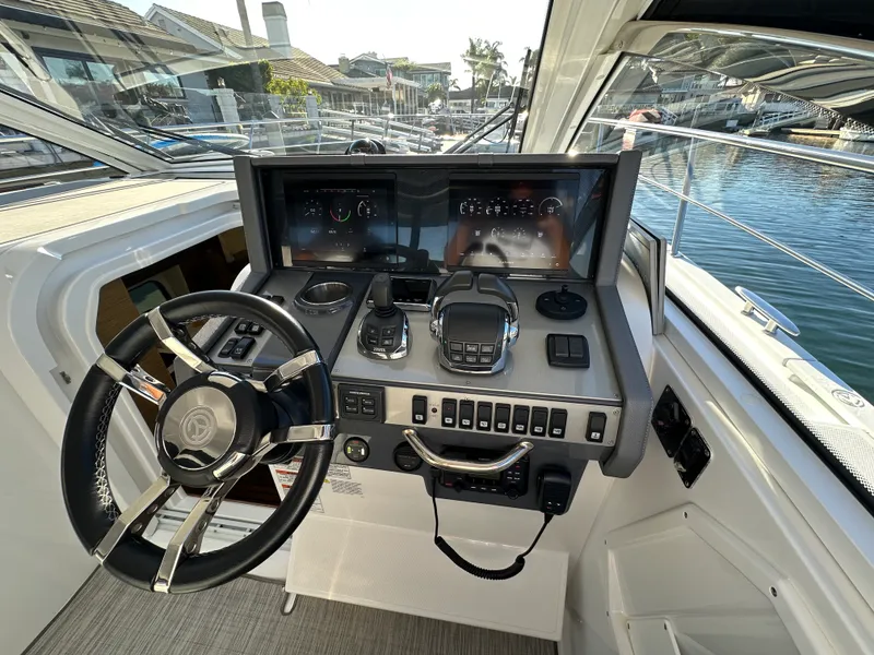 Slide: The Image of Cruisers 39 EXPRESS COUPE 2021 - 11