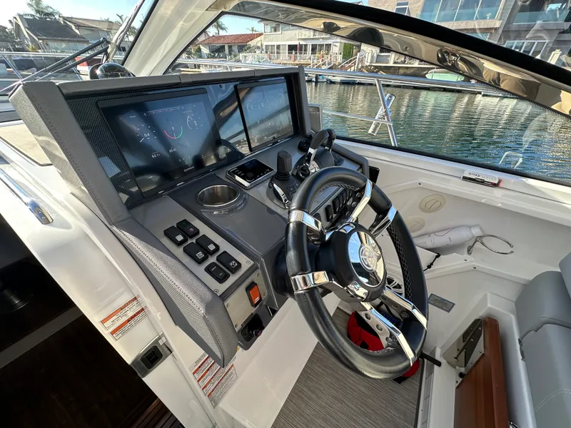 Slide: The Image of Cruisers 39 EXPRESS COUPE 2021 - 13