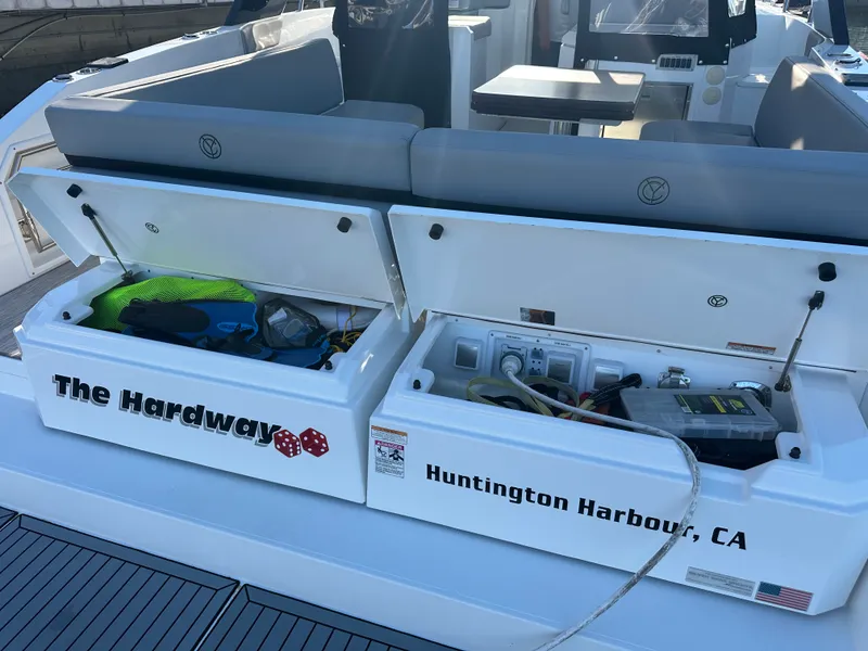 Slide: The Image of Cruisers 39 EXPRESS COUPE 2021 - 18