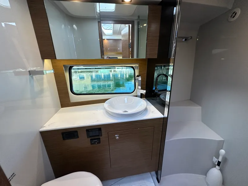 Slide: The Image of Cruisers 39 EXPRESS COUPE 2021 - 33