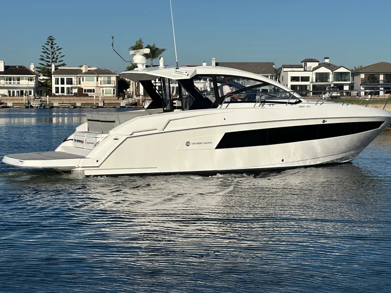 Slide: The Image of Cruisers 39 EXPRESS COUPE 2021 - 4