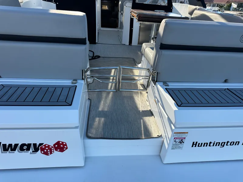 Slide: The Image of Cruisers 39 EXPRESS COUPE 2021 - 7