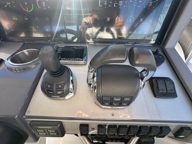 Slide: The Image of Cruisers 39 EXPRESS COUPE 2021 - 9