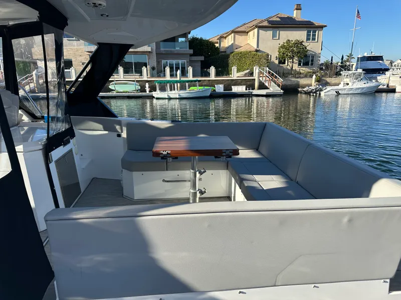 Slide: The Image of Cruisers Yachts 39 EXPRESS COUPE 2021 - 16