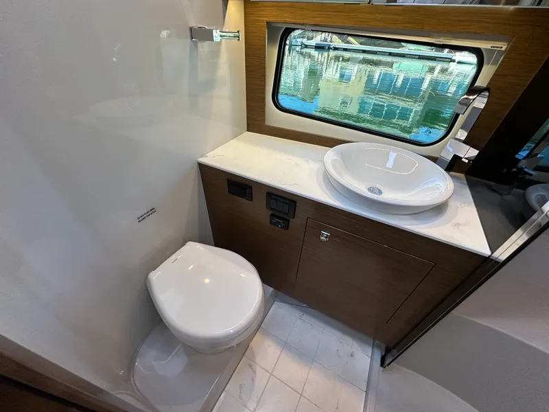 Slide: The Image of Cruisers Yachts 39 EXPRESS COUPE 2021 - 27