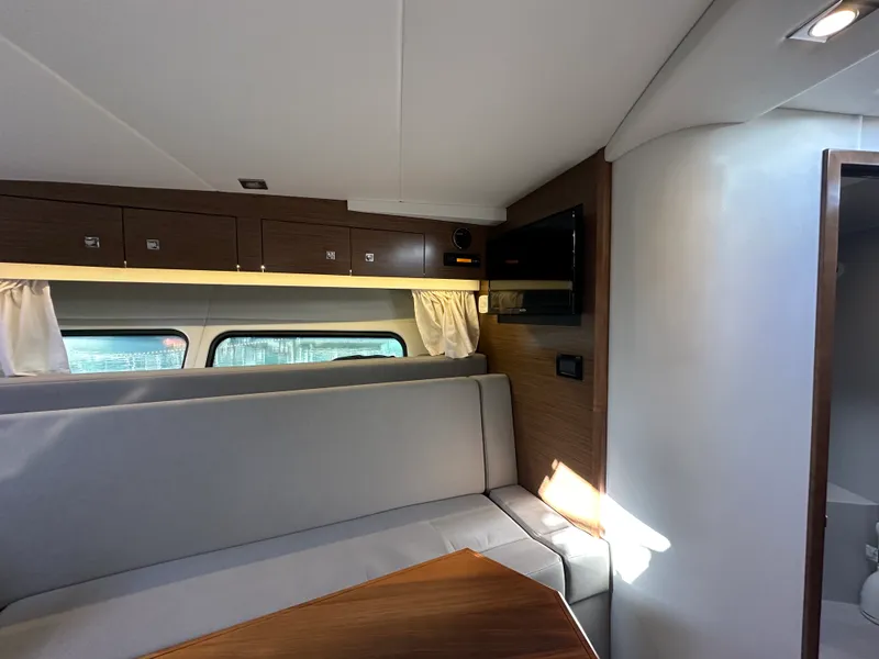 Slide: The Image of Cruisers Yachts 39 EXPRESS COUPE 2021 - 29