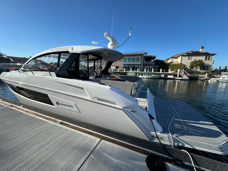 Slide: The Image of Cruisers Yachts 39 EXPRESS COUPE 2021 - 40