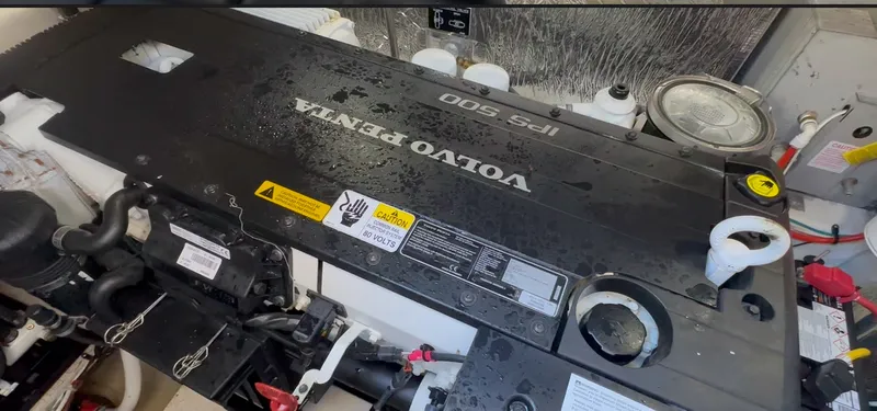 Slide: The Image of Cruisers Yachts 39 EXPRESS COUPE 2021 - 48