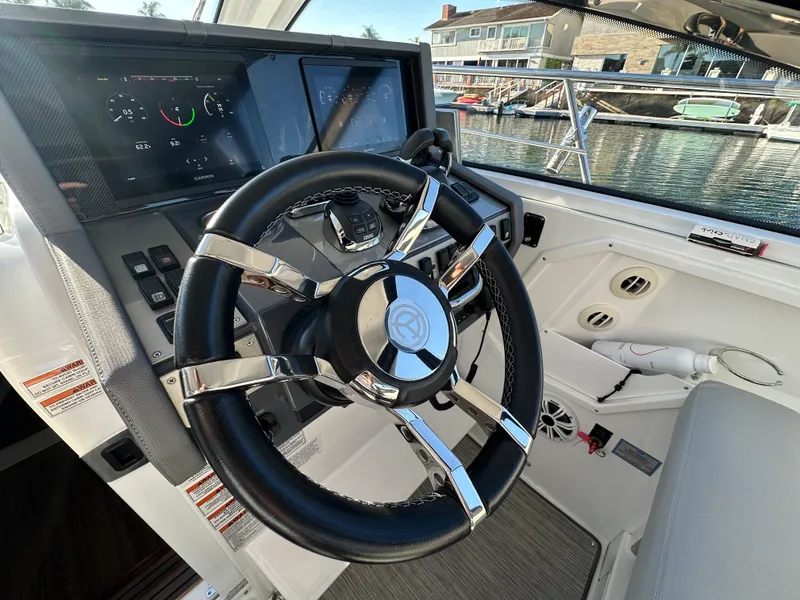 Slide: The Image of Cruisers Yachts 39 EXPRESS COUPE 2021 - 8