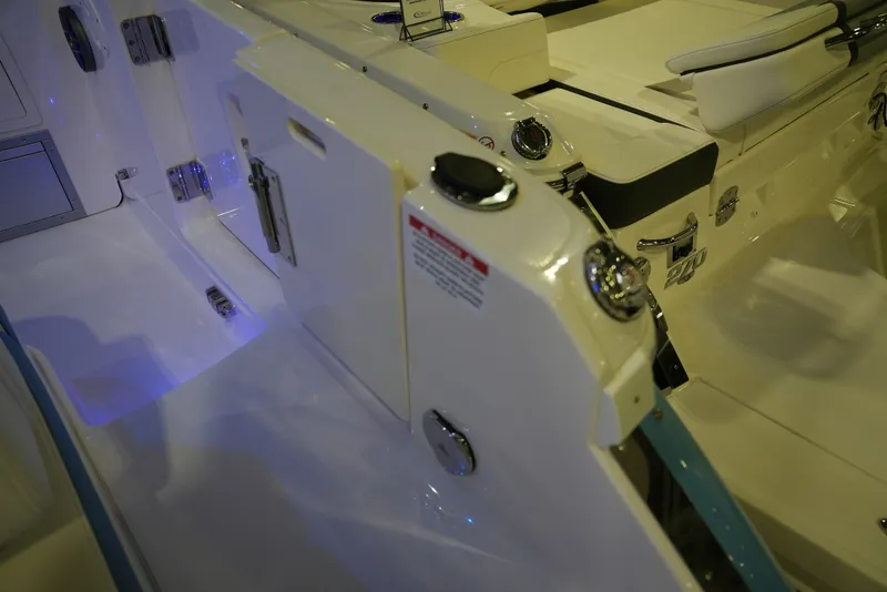 Slide: The Image of Chaparral 280OSX 2026 - 8