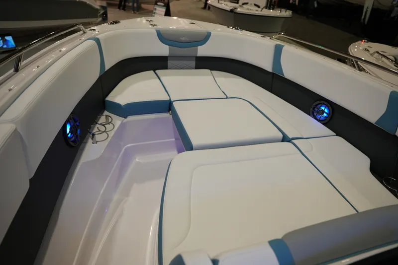 Slide: The Image of Chaparral 280OSX 2026 - 29