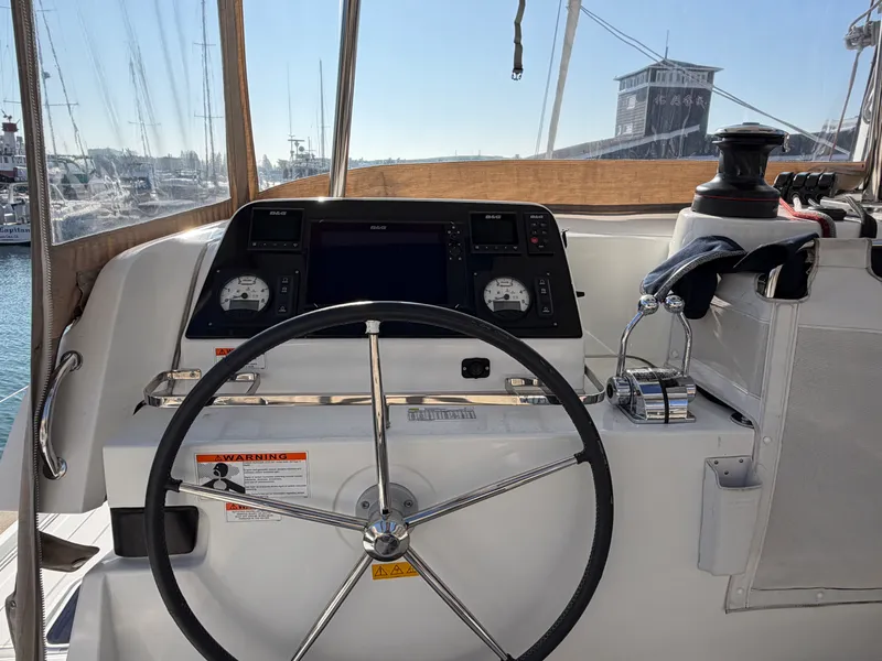 Slide: The Image of Lagoon 42 2021 - 16