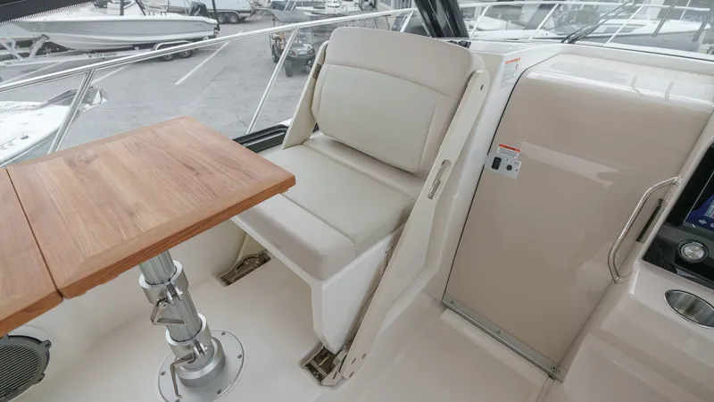 Slide: The Image of Boston Whaler 325 Conquest 2026 - 36