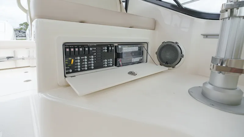 Slide: The Image of Boston Whaler 325 Conquest 2026 - 42