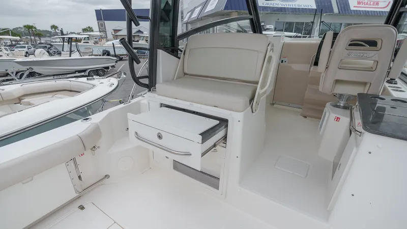 Slide: The Image of Boston Whaler 325 Conquest 2026 - 46