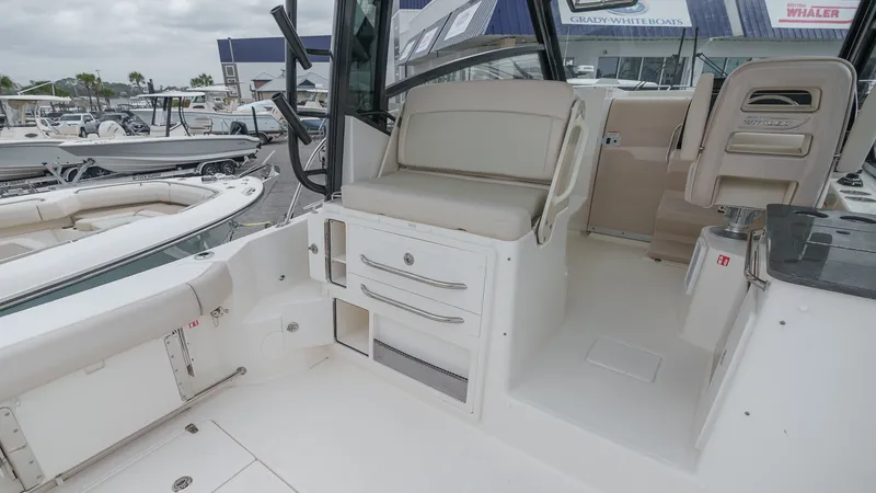 Slide: The Image of Boston Whaler 325 Conquest 2026 - 49