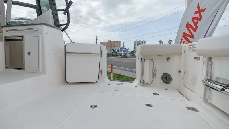 Slide: The Image of Boston Whaler 325 Conquest 2026 - 53