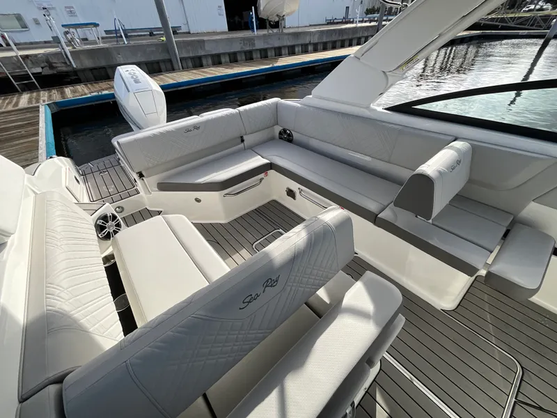 Slide: The Image of Sea Ray SDX 270 Outboard 2026 - 11