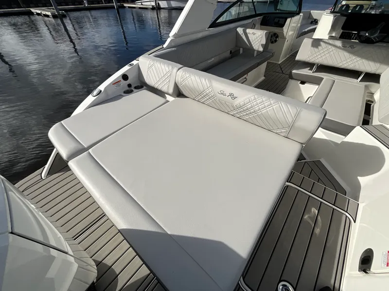 Slide: The Image of Sea Ray SDX 270 Outboard 2026 - 14