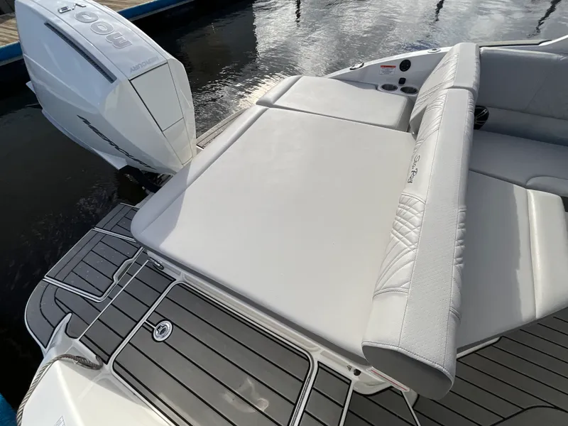 Slide: The Image of Sea Ray SDX 270 Outboard 2026 - 15