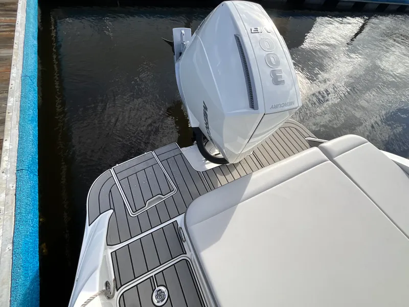 Slide: The Image of Sea Ray SDX 270 Outboard 2026 - 16