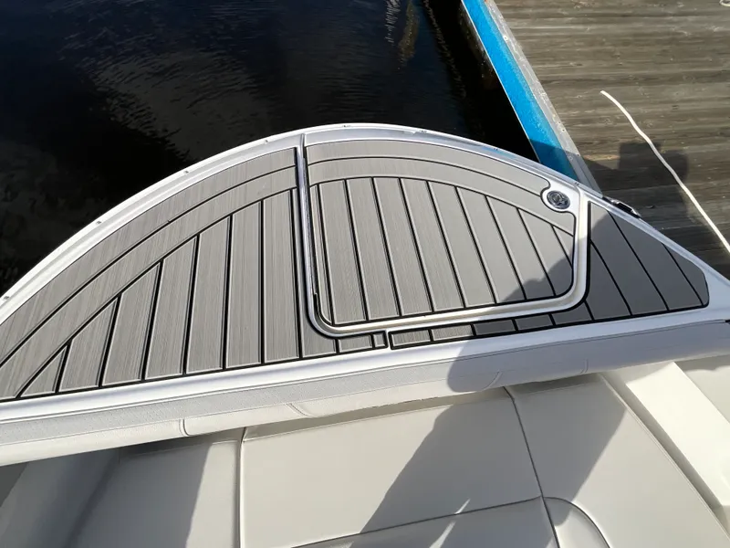 Slide: The Image of Sea Ray SDX 270 Outboard 2026 - 6