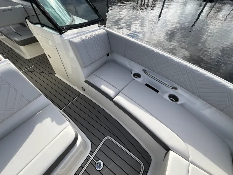 Slide: The Image of Sea Ray SDX 270 Outboard 2026 - 8