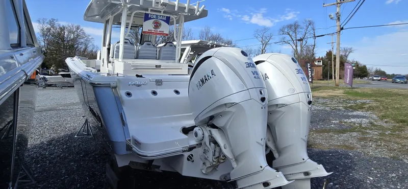 Slide: The Image of Robalo R300 2025 - 3