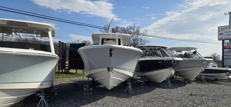 Slide: The Image of Robalo R300 2025 - 5