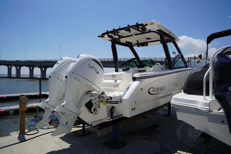 Slide: The Image of Robalo R257 2026 - 122
