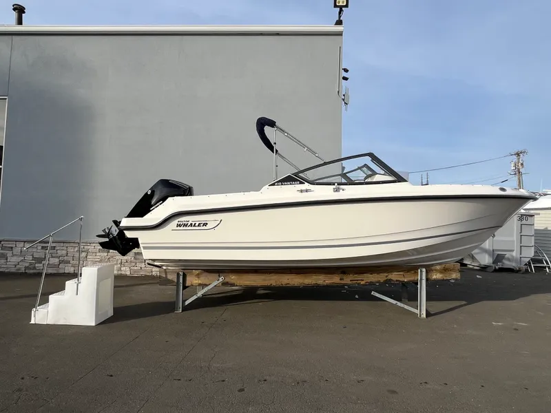 The Image of Boston Whaler 210 Vantage 2026 - 0