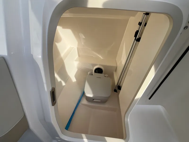 Slide: The Image of Boston Whaler 210 Vantage 2026 - 10