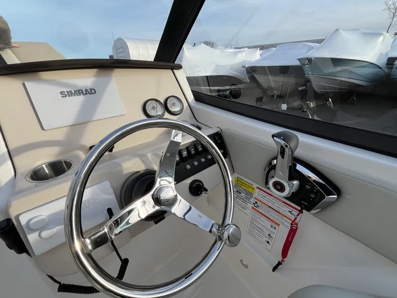 Slide: The Image of Boston Whaler 210 Vantage 2026 - 14
