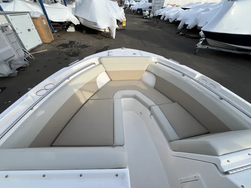 Slide: The Image of Boston Whaler 210 Vantage 2026 - 15