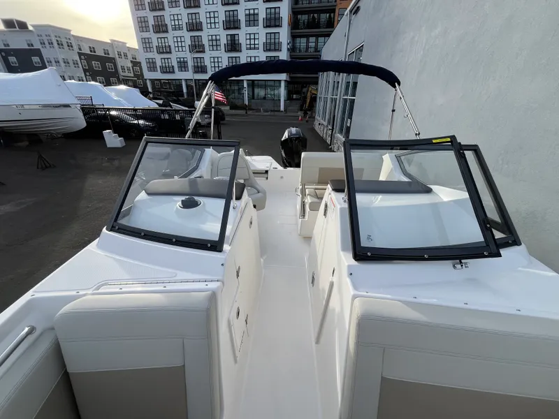 Slide: The Image of Boston Whaler 210 Vantage 2026 - 17