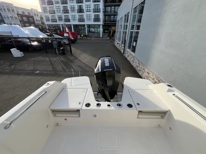 Slide: The Image of Boston Whaler 210 Vantage 2026 - 3