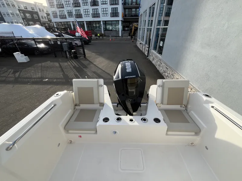 Slide: The Image of Boston Whaler 210 Vantage 2026 - 4