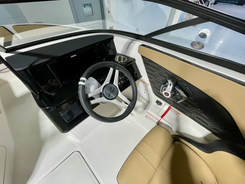 Slide: The Image of Sea Ray SPX 210 Outboard 2026 - 10