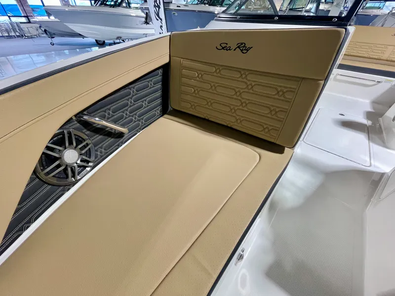 Slide: The Image of Sea Ray SPX 210 Outboard 2026 - 15