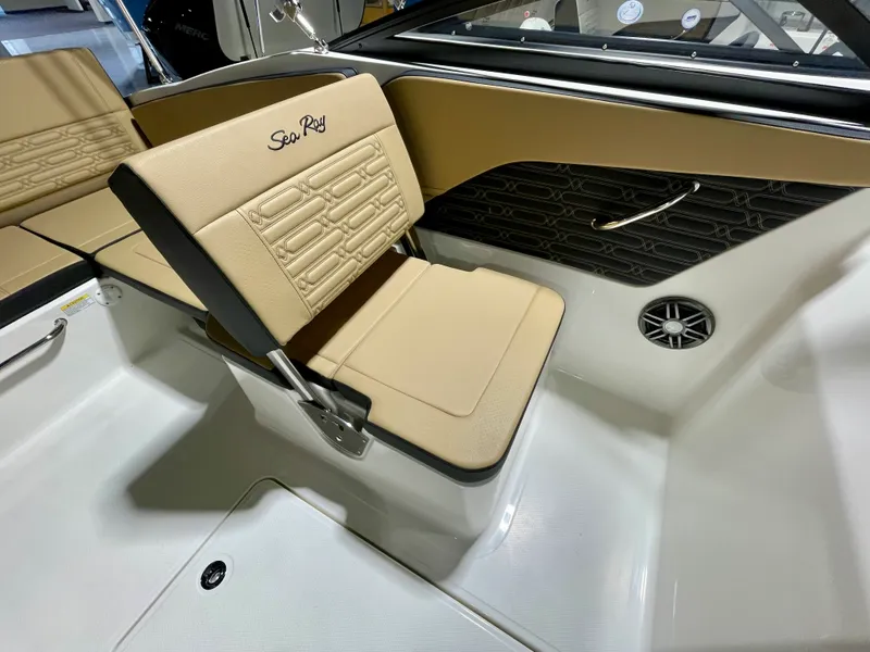 Slide: The Image of Sea Ray SPX 210 Outboard 2026 - 7
