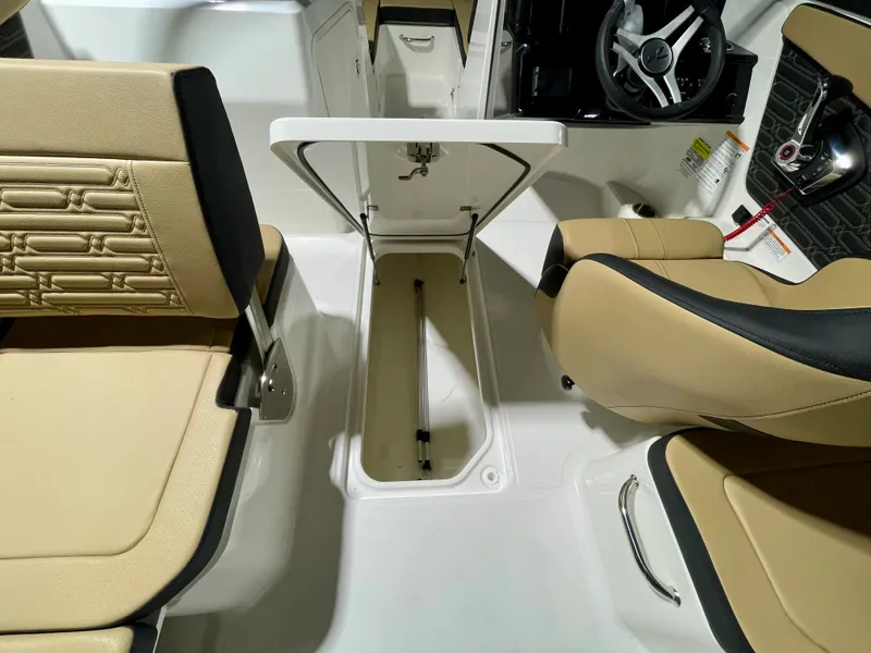 Slide: The Image of Sea Ray SPX 210 Outboard 2026 - 9