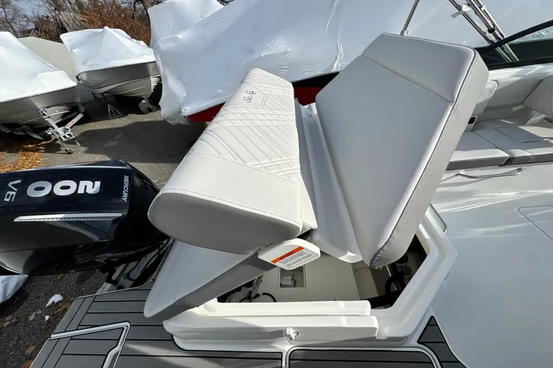 Slide: The Image of Sea Ray SDX 230 Outboard 2026 - 13