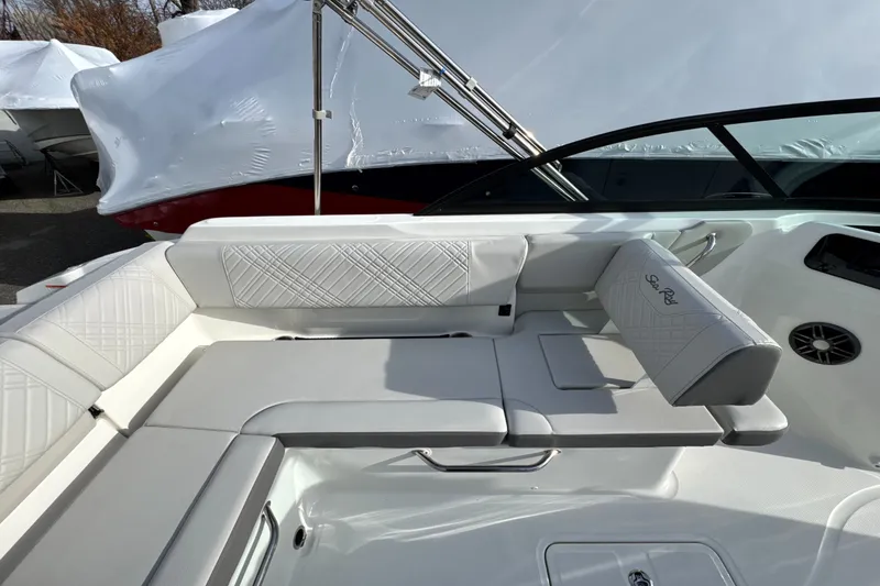 Slide: The Image of Sea Ray SDX 230 Outboard 2026 - 17