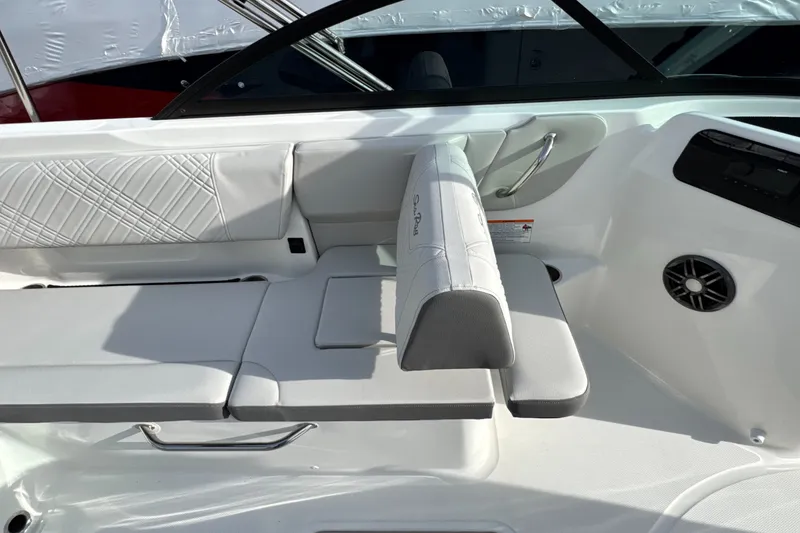 Slide: The Image of Sea Ray SDX 230 Outboard 2026 - 18